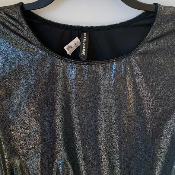 Torrid Curve Shimmer Crop Top - Picture 3 of 7